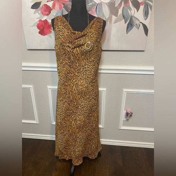 Leopard Print Sleeveless Dress - Picture 9 of 12